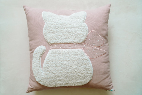 Nakışlı Pembe Kitty Pillow