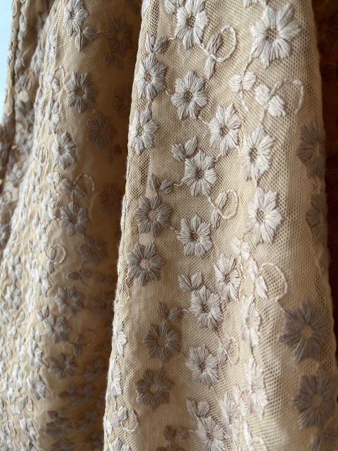 &Ccedil;i&ccedil;ek Nakışlı Elbise 