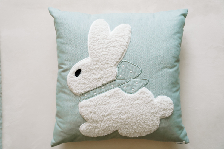 Nakışlı Turkuaz Bunny Pillow