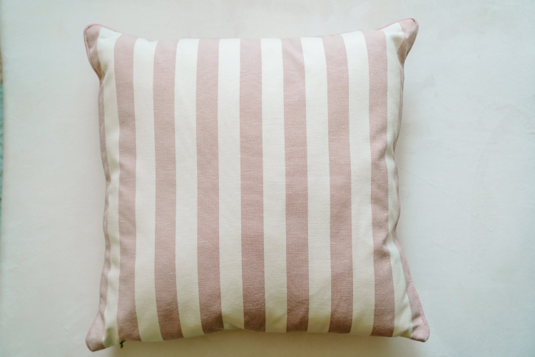 &Ccedil;izgili Pembe Kırlent